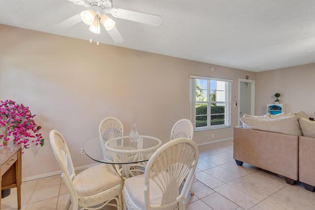 16 Vista Palm Lane 106, Vero Beach, FL 32962