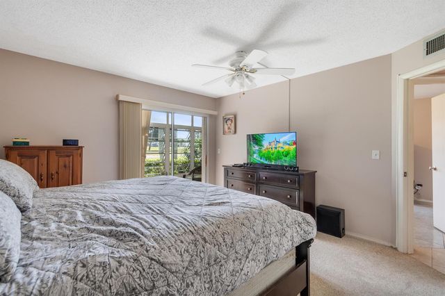 16 Vista Palm Lane 106, Vero Beach, FL 32962