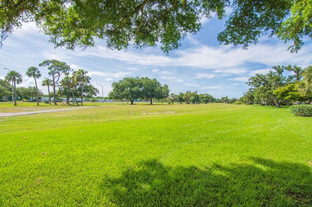 16 Vista Palm Lane 106, Vero Beach, FL 32962