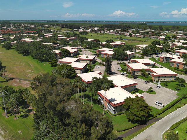 16 Vista Palm Lane 106, Vero Beach, FL 32962
