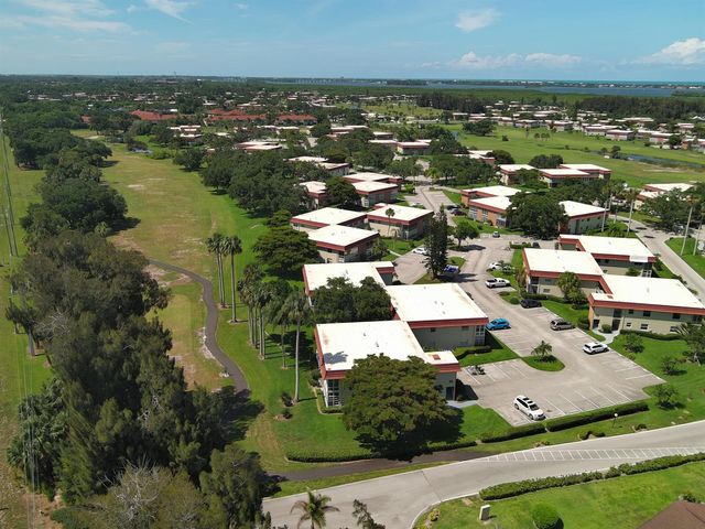 16 Vista Palm Lane 106, Vero Beach, FL 32962