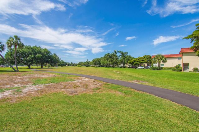 16 Vista Palm Lane 106, Vero Beach, FL 32962