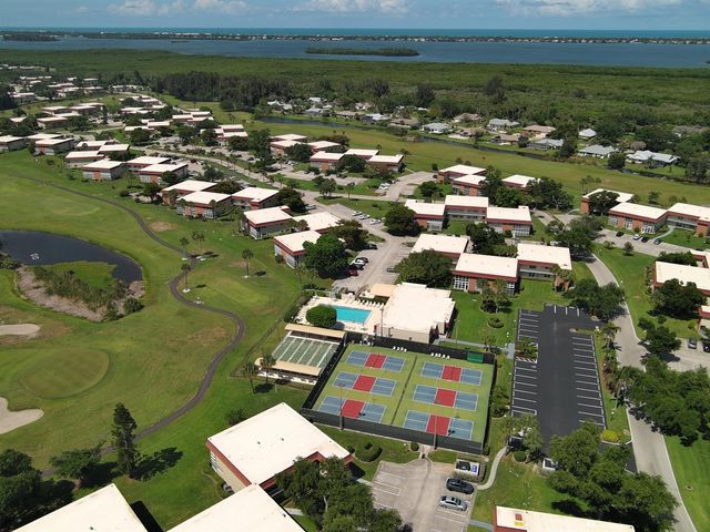 16 Vista Palm Lane 106, Vero Beach, FL 32962