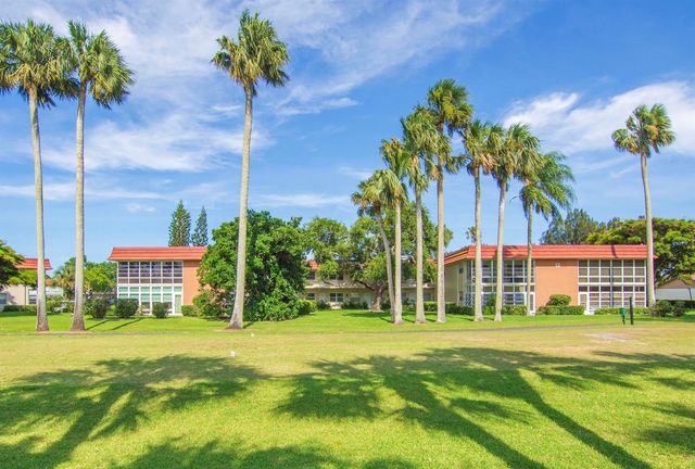 16 Vista Palm Lane 106, Vero Beach, FL 32962