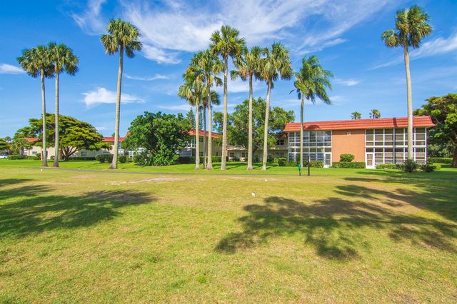 16 Vista Palm Lane 106, Vero Beach, FL 32962
