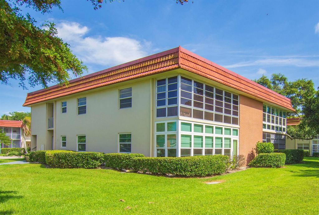 16 Vista Palm Lane 106, Vero Beach, FL 32962