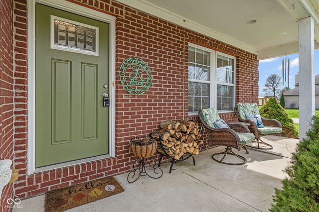 13053 N River Grove Drive, Columbus, IN 47203