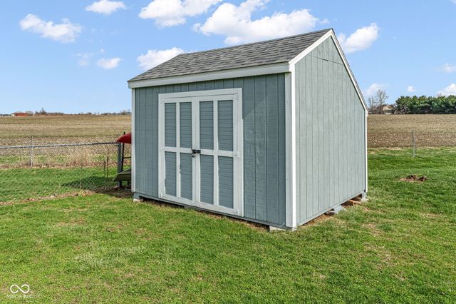 13053 N River Grove Drive, Columbus, IN 47203