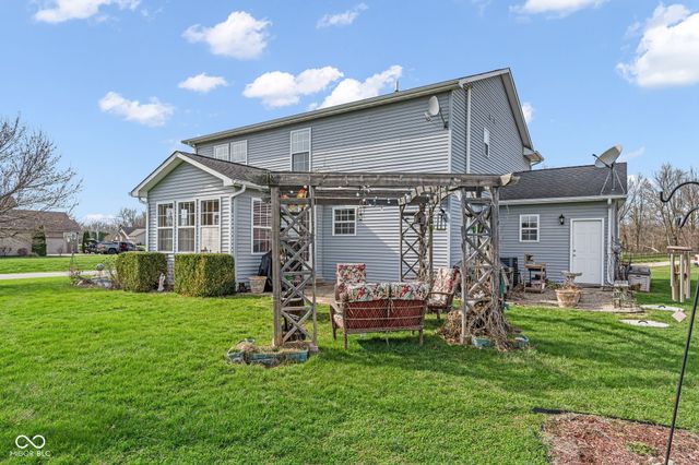 13053 N River Grove Drive, Columbus, IN 47203