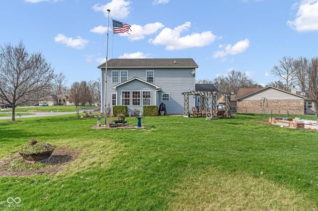 13053 N River Grove Drive, Columbus, IN 47203