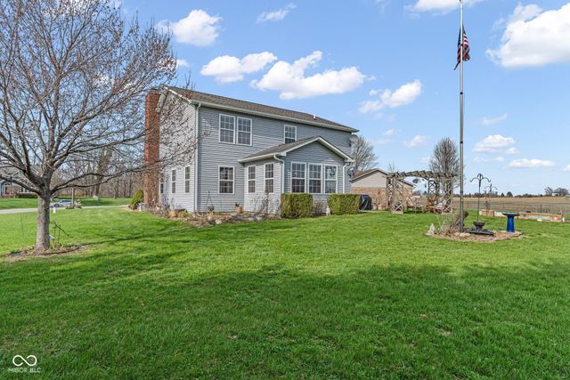 13053 N River Grove Drive, Columbus, IN 47203
