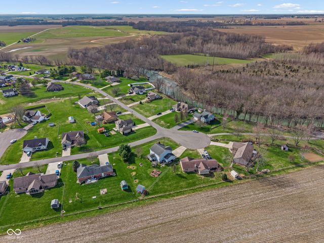 13053 N River Grove Drive, Columbus, IN 47203