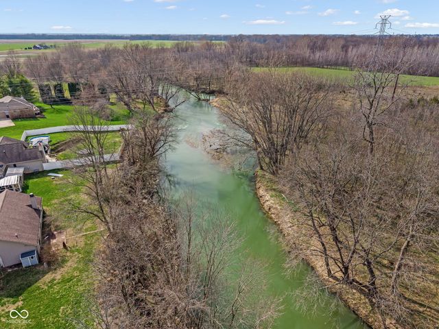 13053 N River Grove Drive, Columbus, IN 47203