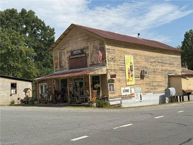 1392 Mission Road, Danbury, NC 27016