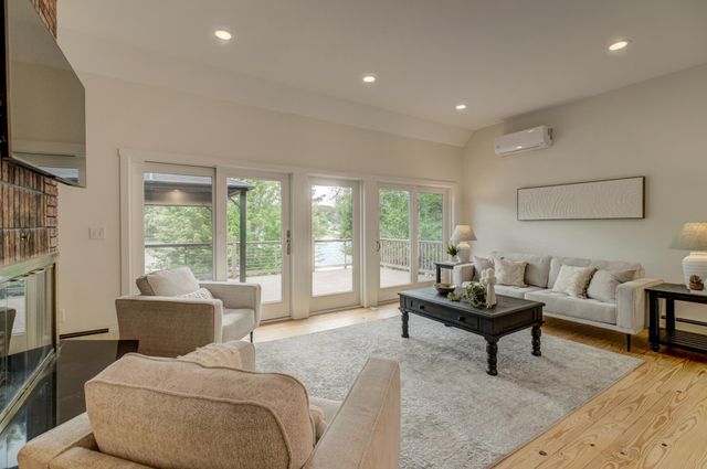 520 Glenbrook Avenue N, Oakdale, MN 55128