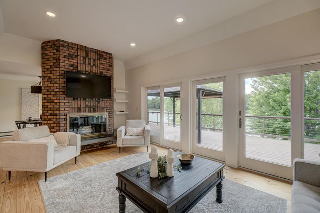 520 Glenbrook Avenue N, Oakdale, MN 55128