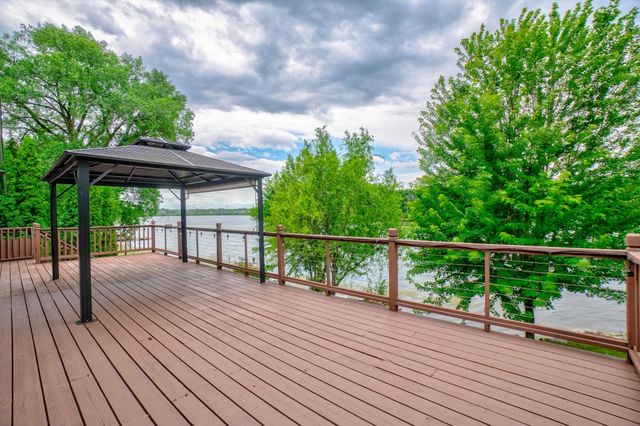 520 Glenbrook Avenue N, Oakdale, MN 55128