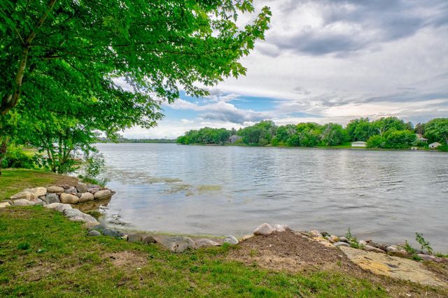 520 Glenbrook Avenue N, Oakdale, MN 55128