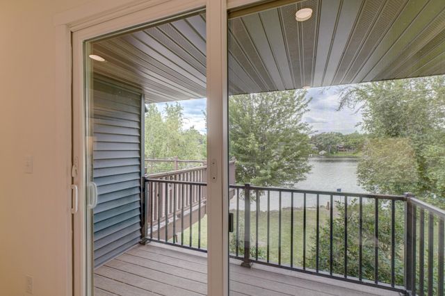 520 Glenbrook Avenue N, Oakdale, MN 55128