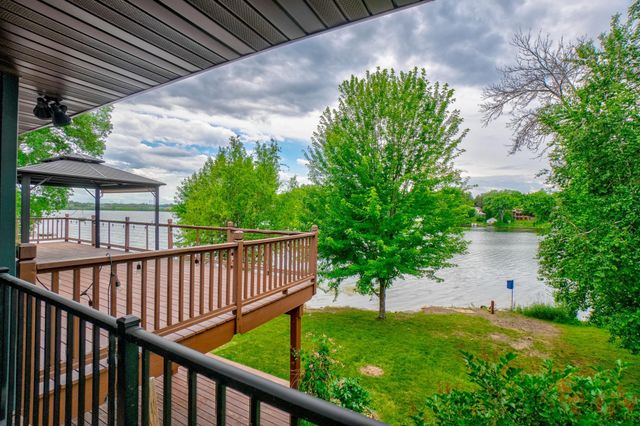 520 Glenbrook Avenue N, Oakdale, MN 55128