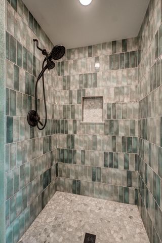 520 Glenbrook Avenue N, Oakdale, MN 55128