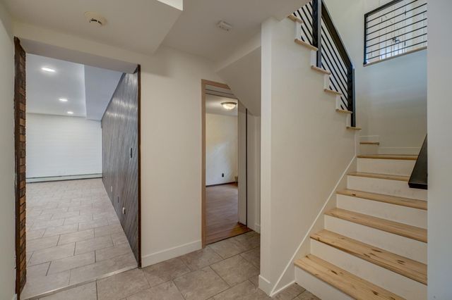 520 Glenbrook Avenue N, Oakdale, MN 55128