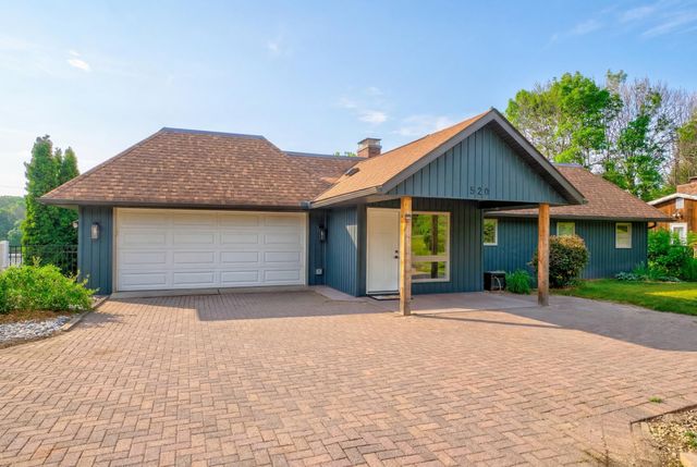 520 Glenbrook Avenue N, Oakdale, MN 55128