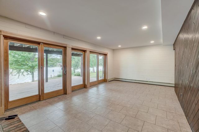520 Glenbrook Avenue N, Oakdale, MN 55128