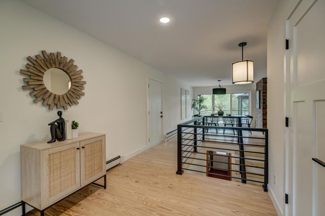 520 Glenbrook Avenue N, Oakdale, MN 55128