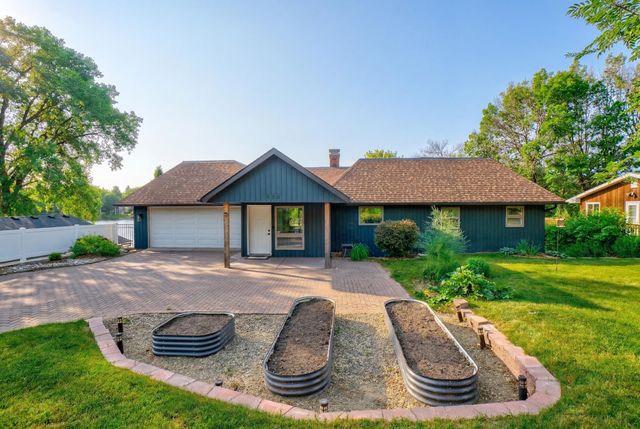 520 Glenbrook Avenue N, Oakdale, MN 55128