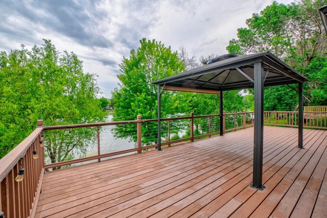 520 Glenbrook Avenue N, Oakdale, MN 55128