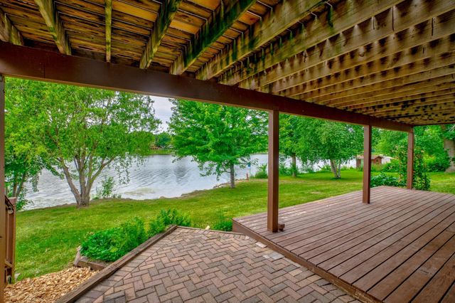 520 Glenbrook Avenue N, Oakdale, MN 55128