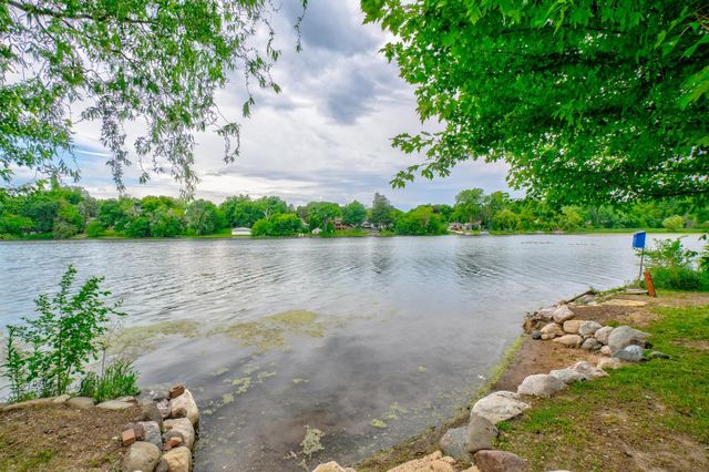 520 Glenbrook Avenue N, Oakdale, MN 55128