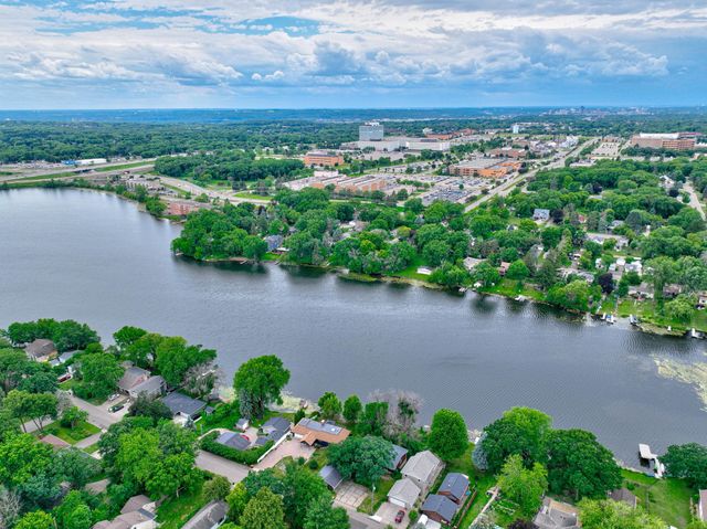 520 Glenbrook Avenue N, Oakdale, MN 55128