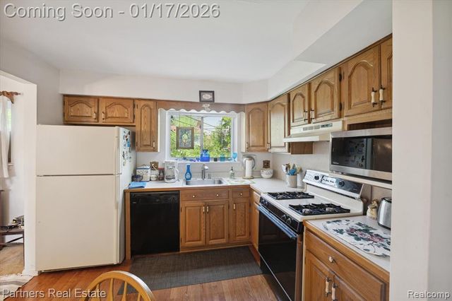 28445 Fontana Drive, Southfield, MI 48076