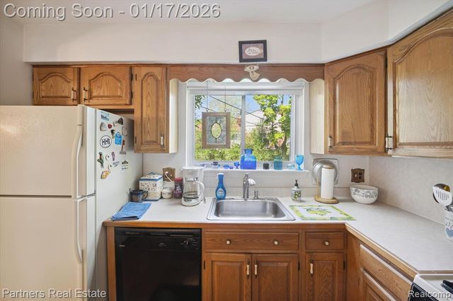 28445 Fontana Drive, Southfield, MI 48076