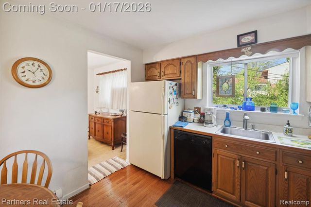 28445 Fontana Drive, Southfield, MI 48076