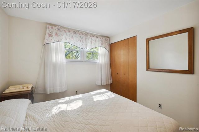 28445 Fontana Drive, Southfield, MI 48076