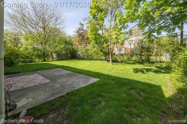 28445 Fontana Drive, Southfield, MI 48076