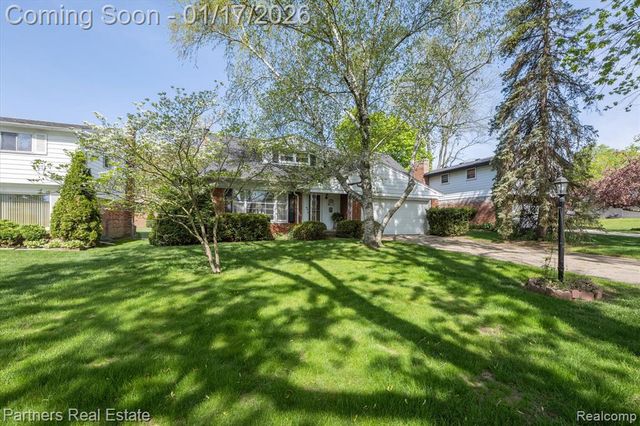 28445 Fontana Drive, Southfield, MI 48076