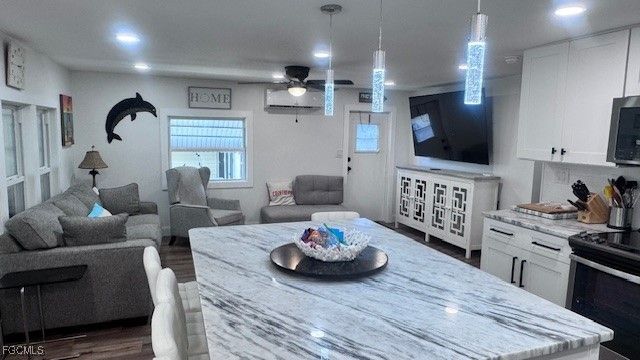 5524 Ben Franklin LN, North Fort Myers, FL 33917