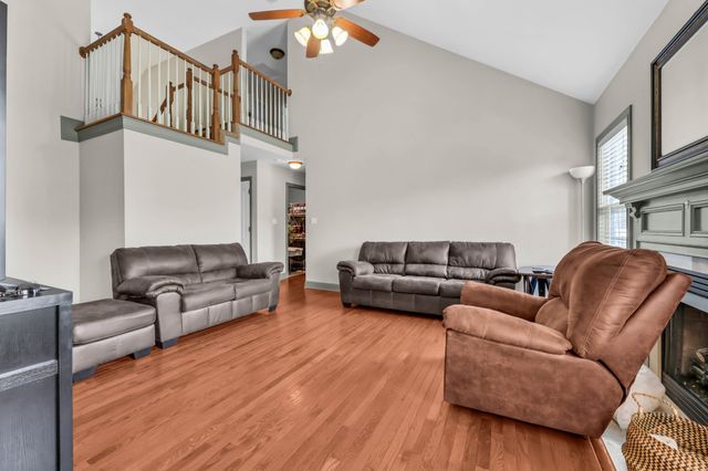853 Samantha Ln, Clarksville, TN 37040