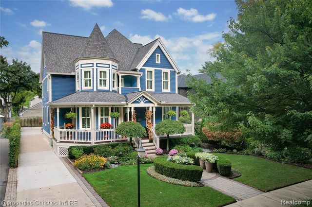 825 Hazelwood Street, Birmingham, MI 48009
