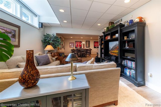 825 Hazelwood Street, Birmingham, MI 48009