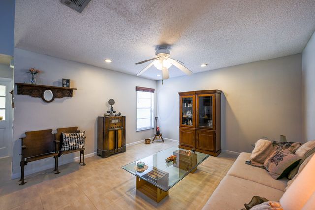 8129 PINE Circle 33, Tamarac, FL 33321