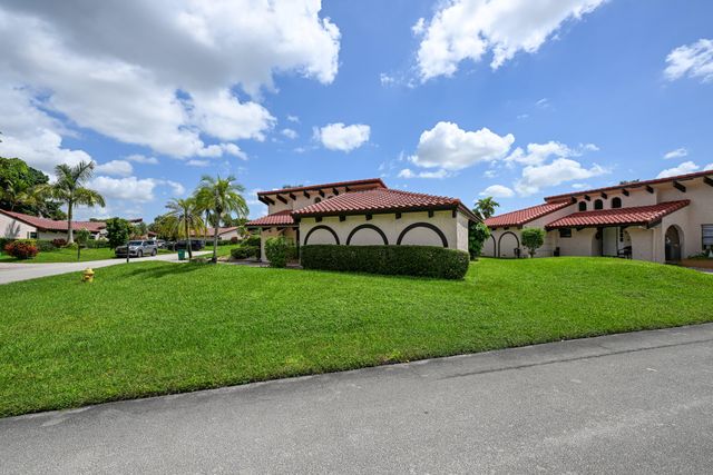 8129 PINE Circle 33, Tamarac, FL 33321