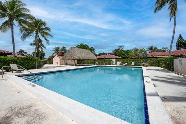 8129 PINE Circle 33, Tamarac, FL 33321