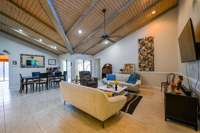 8129 PINE Circle 33, Tamarac, FL 33321