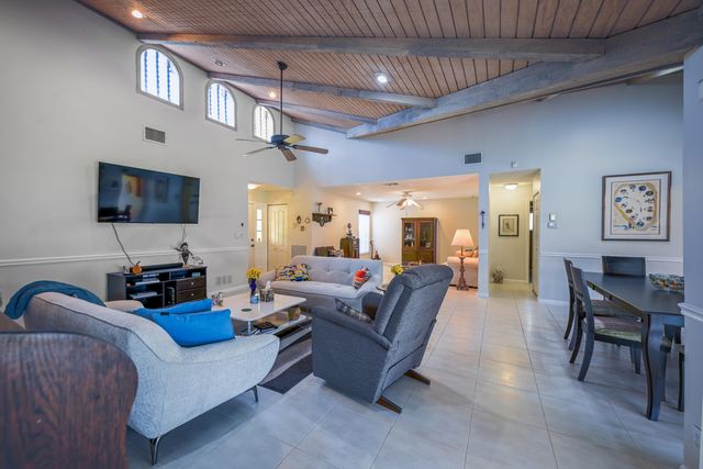8129 PINE Circle 33, Tamarac, FL 33321