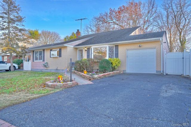 34 Oakley Drive, Huntington, NY 11746